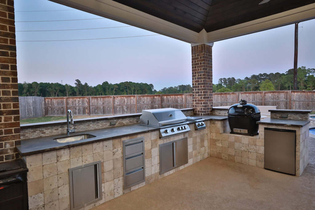 outdoor kitchen, outdoor living room, covered patio, Houston, Chattanooga
